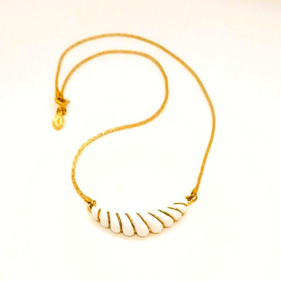 Avon 80's Gatsby Collection Necklace 16" Vintage White Scalloped Swirl Gold Tone - Picture 3 of 7